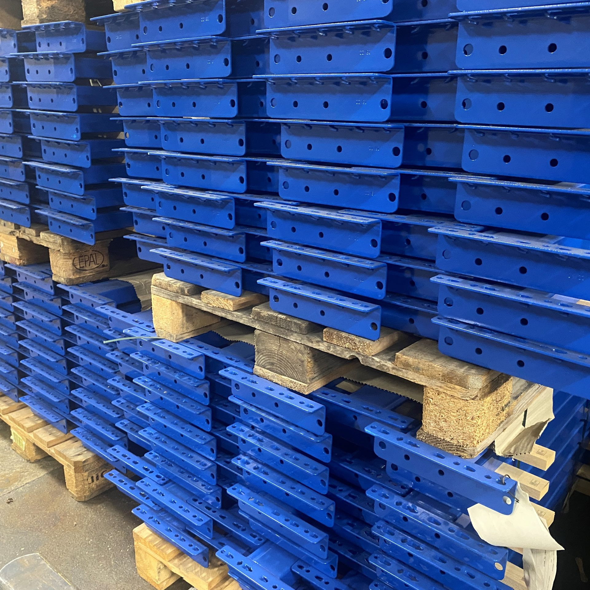 Used pallet racking beams