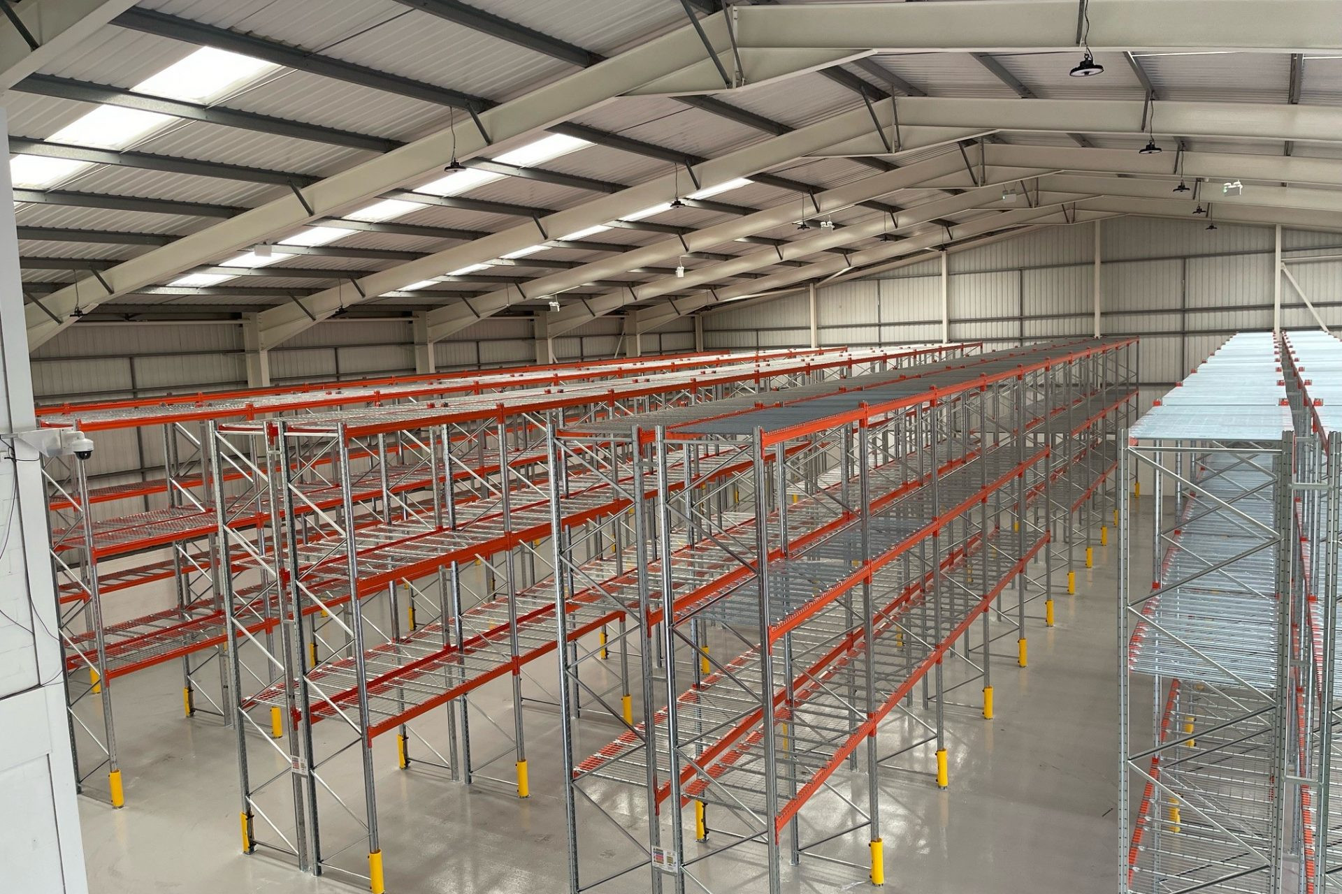 Adjustable pallet racking system